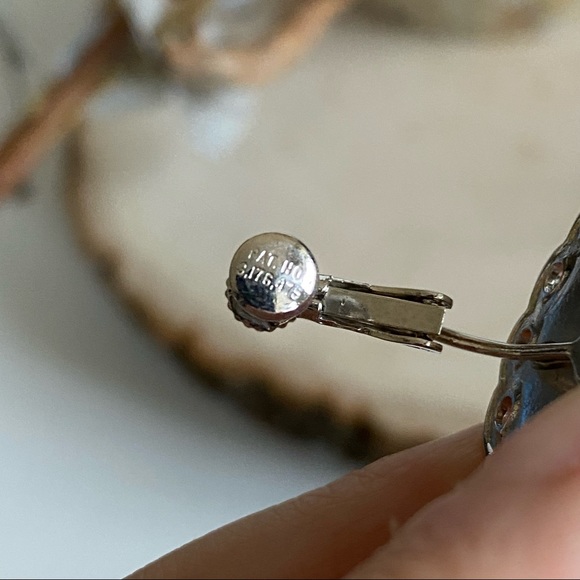 VTG- Vendome- ‘50s Gorgeous Victorian Revival Domed Button Clip Backs - Picture 7 of 9